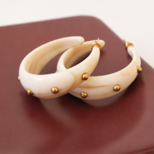Resin hoops met studs